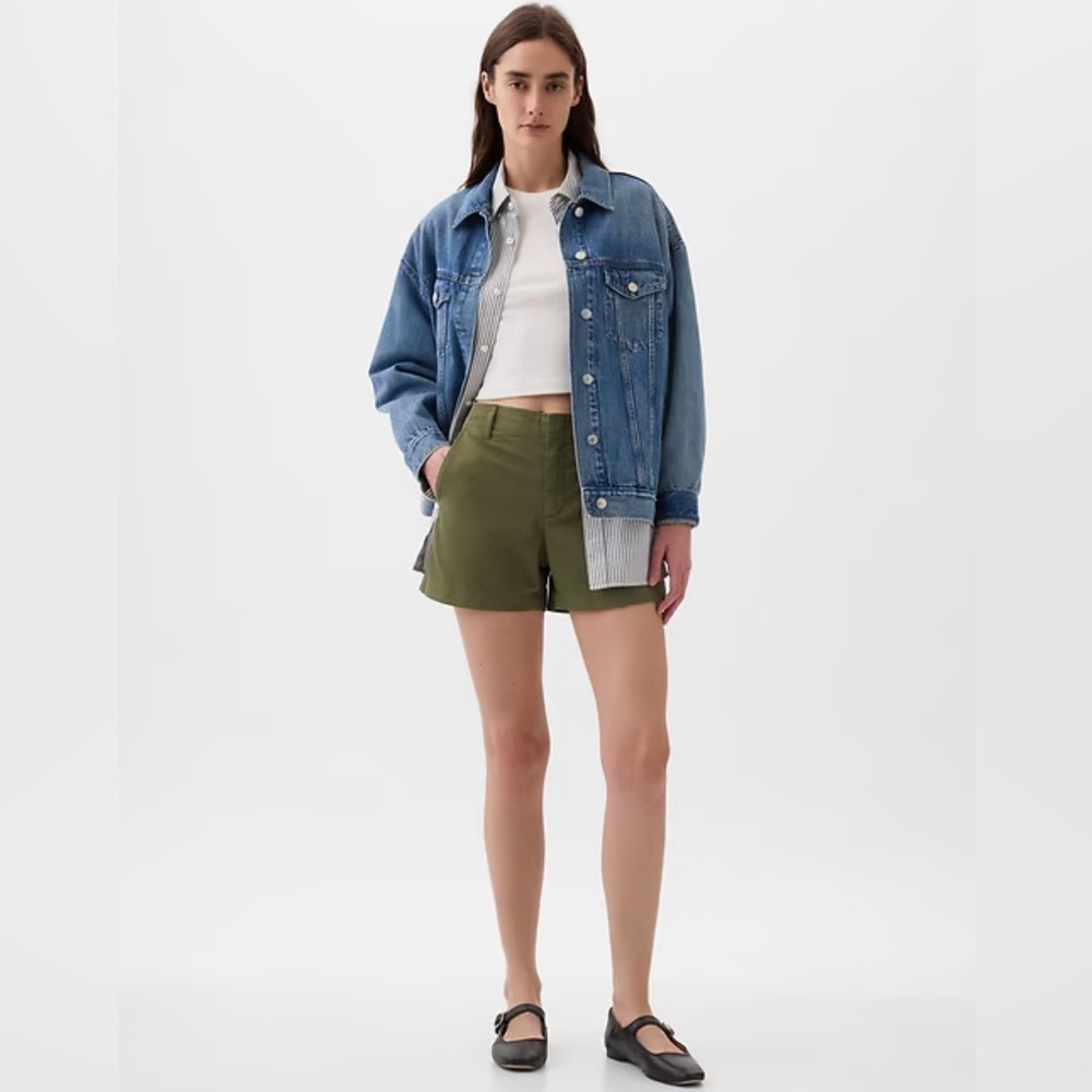 GAP 4” Downtown Khaki Shorts